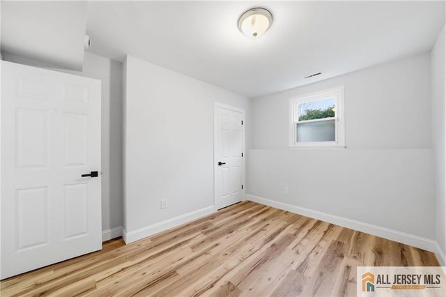 6 Wilton Avenue, Middlesex, NJ 08846