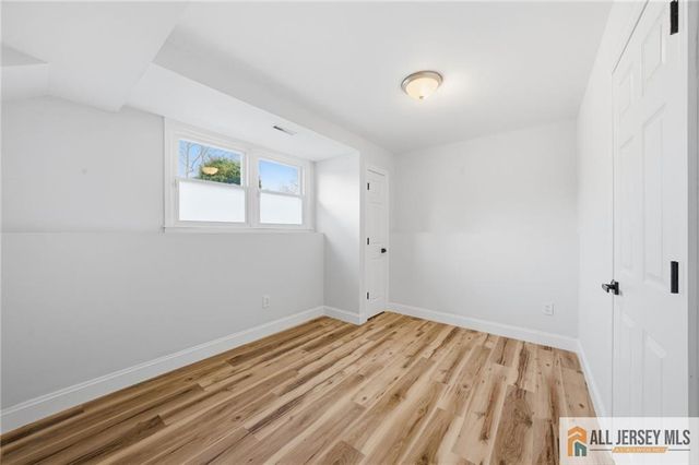 6 Wilton Avenue, Middlesex, NJ 08846