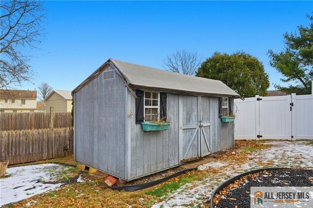 6 Wilton Avenue, Middlesex, NJ 08846