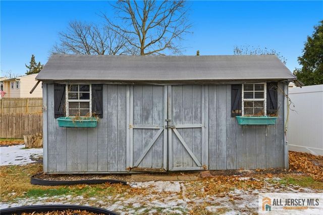 6 Wilton Avenue, Middlesex, NJ 08846