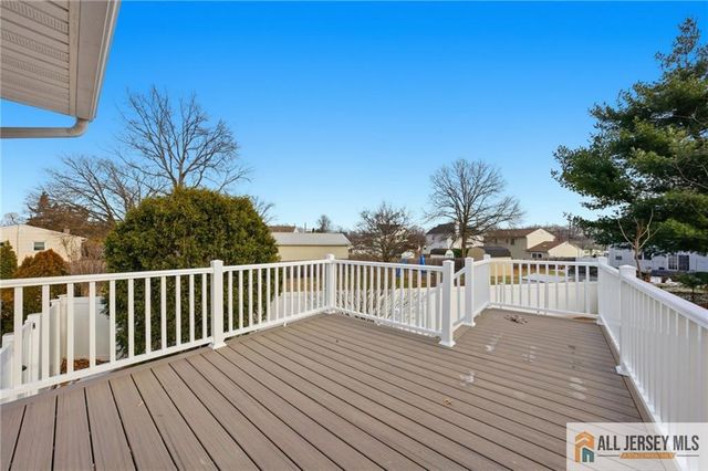 6 Wilton Avenue, Middlesex, NJ 08846