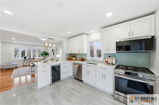 6 Wilton Avenue, Middlesex, NJ 08846