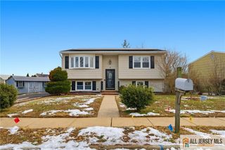 6 Wilton Avenue, Middlesex, NJ 08846