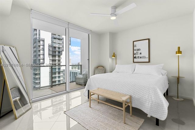 300 S Biscayne Blvd T-3407, Miami, FL 33131