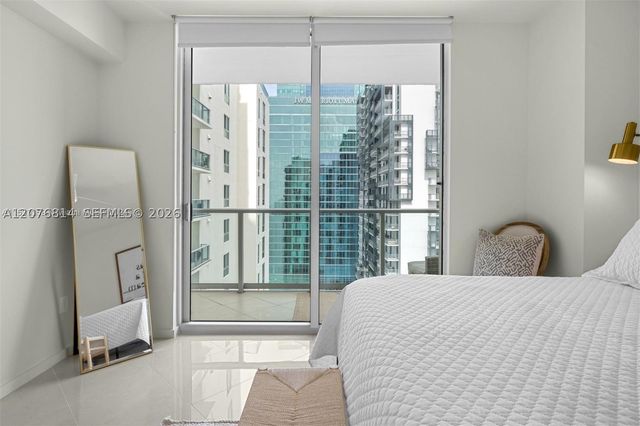 300 S Biscayne Blvd T-3407, Miami, FL 33131
