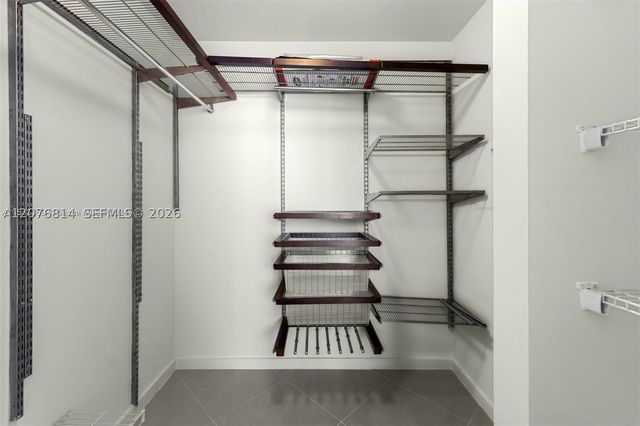 300 S Biscayne Blvd T-3407, Miami, FL 33131