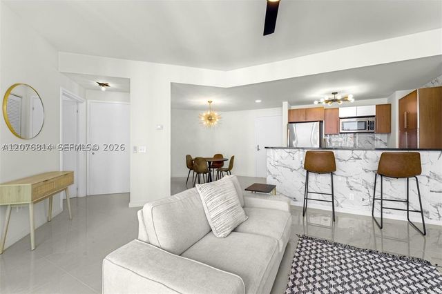 300 S Biscayne Blvd T-3407, Miami, FL 33131