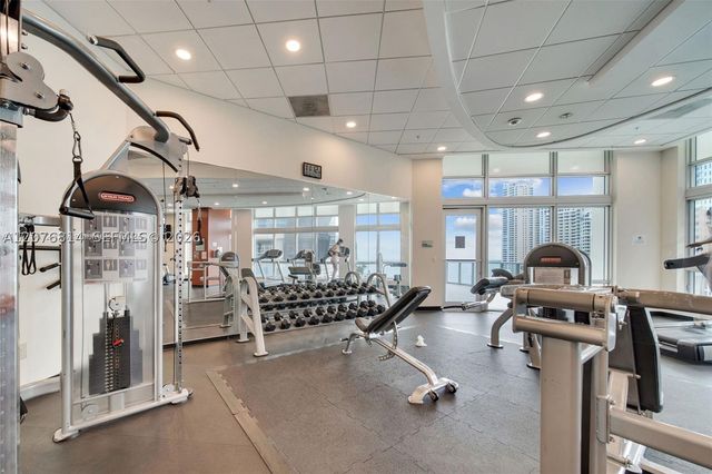 300 S Biscayne Blvd T-3407, Miami, FL 33131