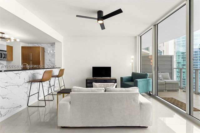 300 S Biscayne Blvd T-3407, Miami, FL 33131