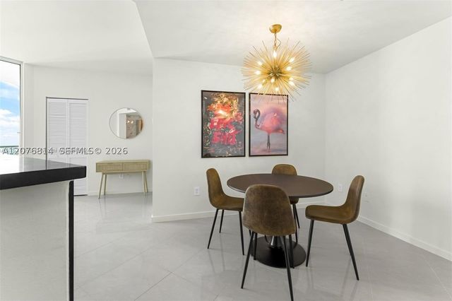300 S Biscayne Blvd T-3407, Miami, FL 33131