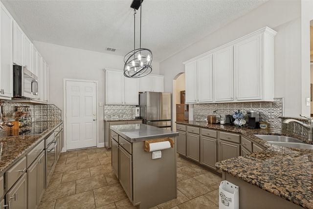 2501 Great Bear Lane, Denton, TX 76210