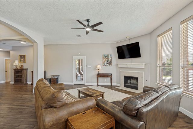 2501 Great Bear Lane, Denton, TX 76210