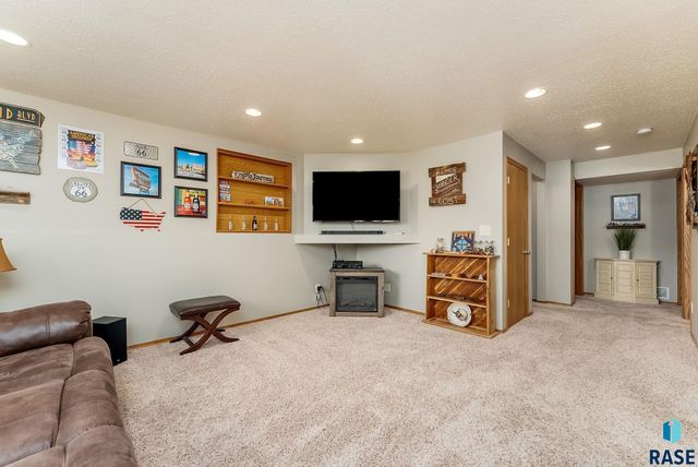 3901 S Stanford Ave Avenue, Sioux Falls, SD 57106