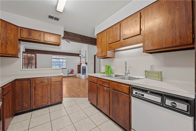 606 N Seventh St, Fulton, TX 78358