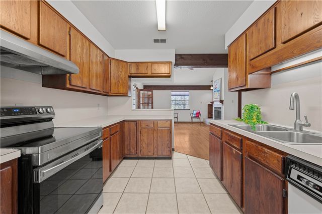 606 N Seventh St, Fulton, TX 78358