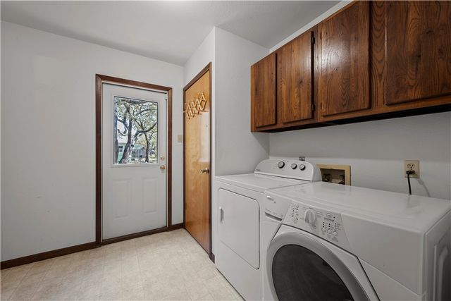 606 N Seventh St, Fulton, TX 78358