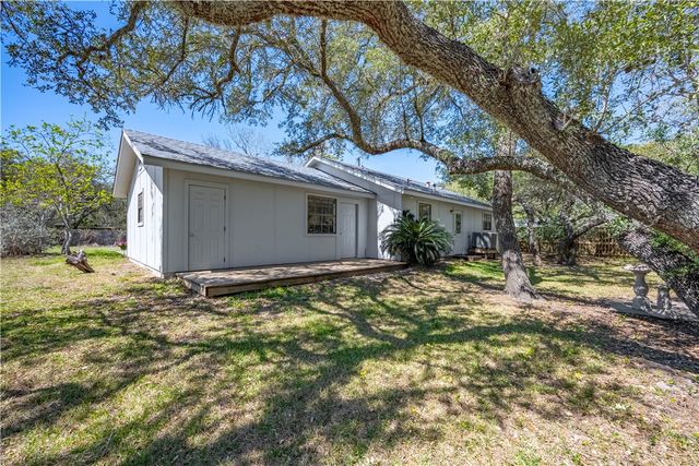 606 N Seventh St, Fulton, TX 78358