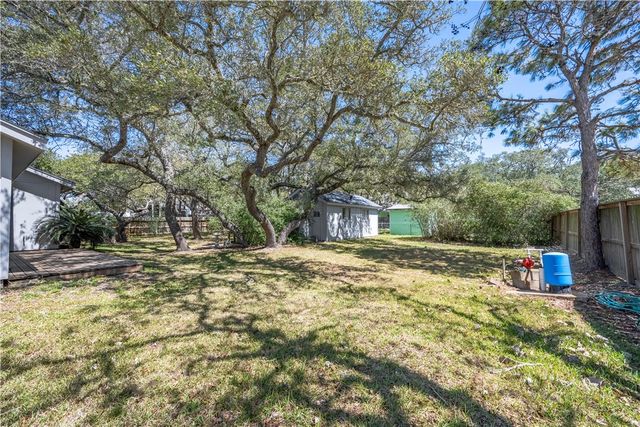 606 N Seventh St, Fulton, TX 78358