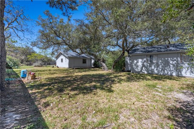 606 N Seventh St, Fulton, TX 78358