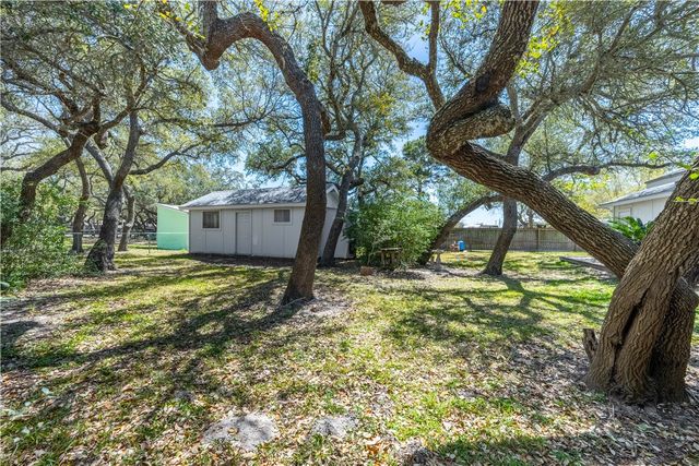 606 N Seventh St, Fulton, TX 78358