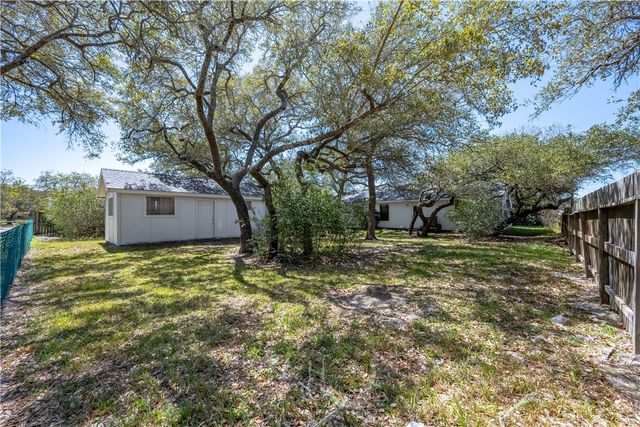 606 N Seventh St, Fulton, TX 78358