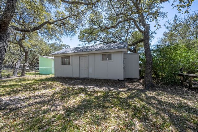 606 N Seventh St, Fulton, TX 78358