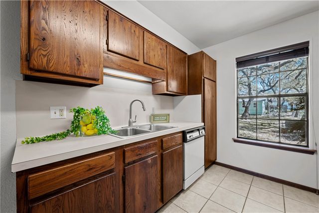 606 N Seventh St, Fulton, TX 78358