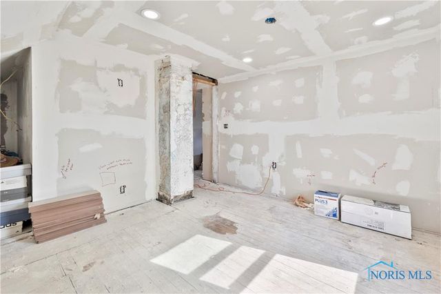 2056 Fairfax Road, Toledo, OH 43613