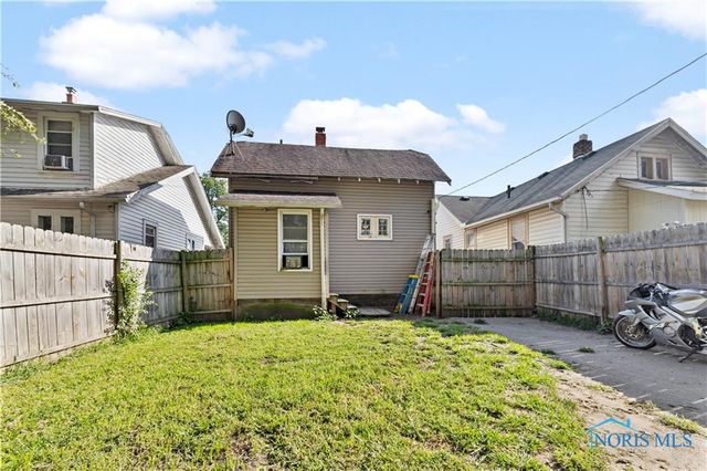 2056 Fairfax Road, Toledo, OH 43613