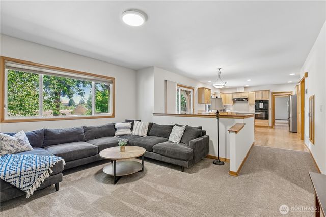 15816 84th Avenue NE, Kenmore, WA 98028