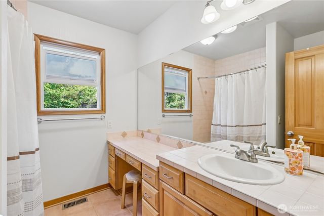 15816 84th Avenue NE, Kenmore, WA 98028