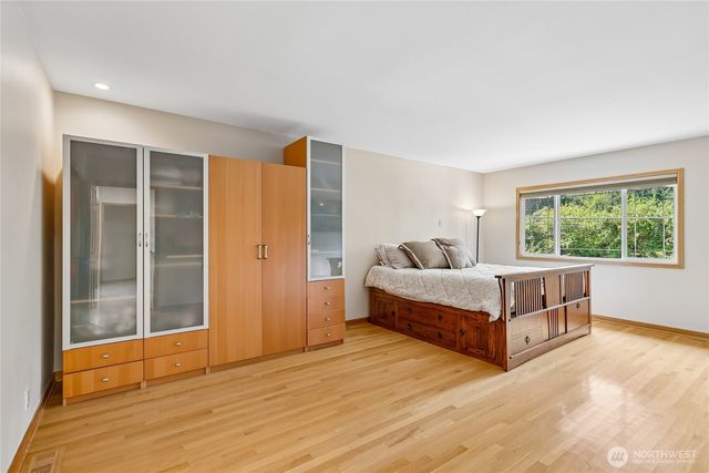 15816 84th Avenue NE, Kenmore, WA 98028