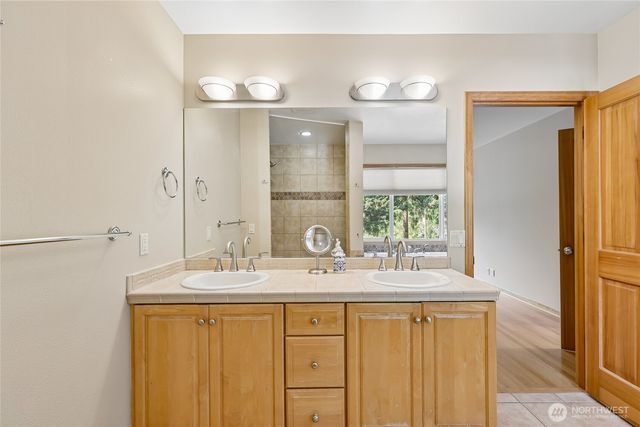 15816 84th Avenue NE, Kenmore, WA 98028