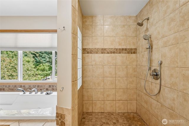 15816 84th Avenue NE, Kenmore, WA 98028