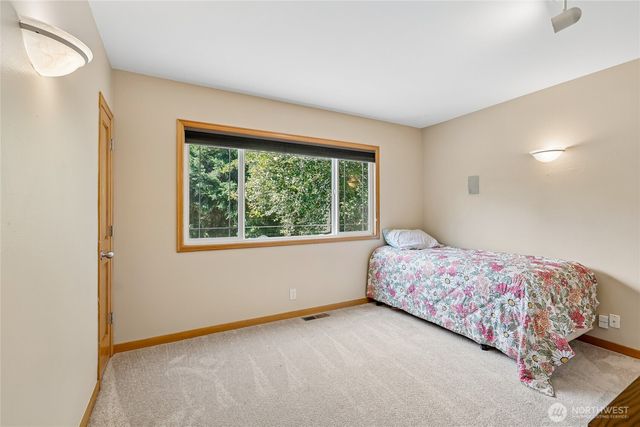 15816 84th Avenue NE, Kenmore, WA 98028