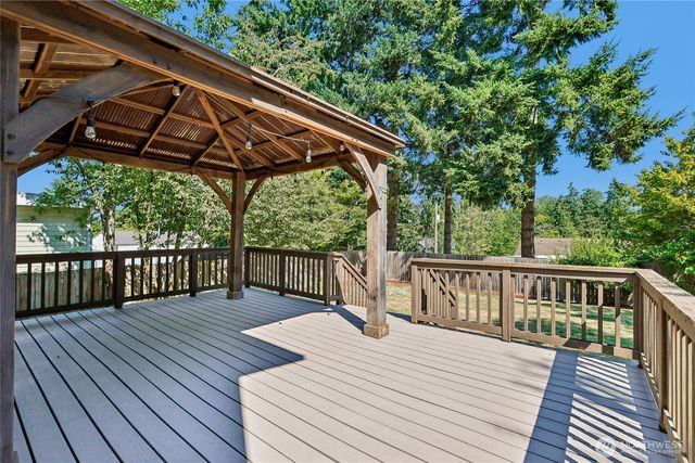 15816 84th Avenue NE, Kenmore, WA 98028