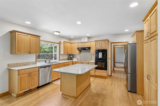 15816 84th Avenue NE, Kenmore, WA 98028