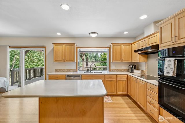 15816 84th Avenue NE, Kenmore, WA 98028
