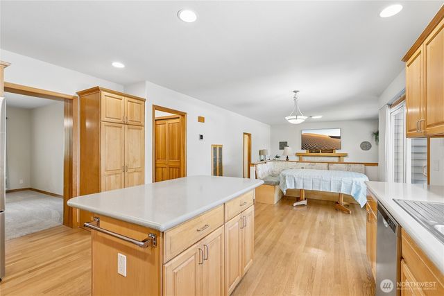 15816 84th Avenue NE, Kenmore, WA 98028