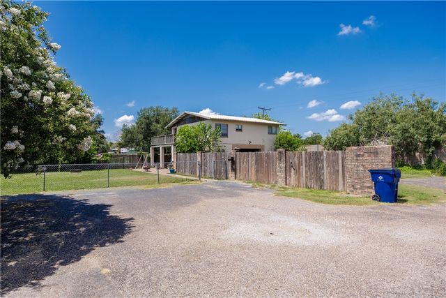 5335 E Riverview Dr, Robstown, TX 78380