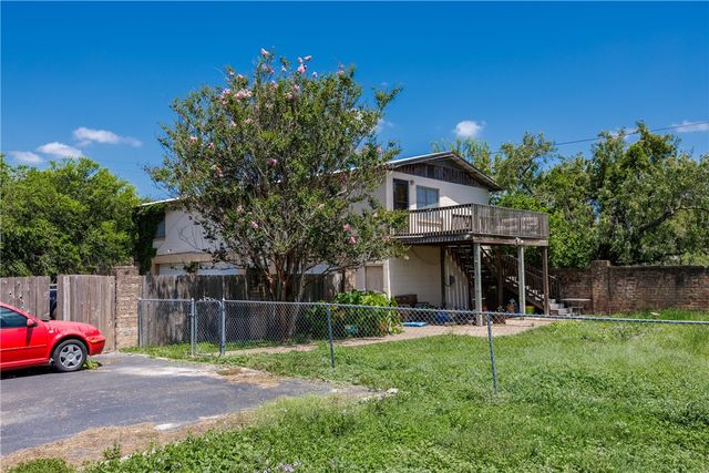 5335 E Riverview Dr, Robstown, TX 78380
