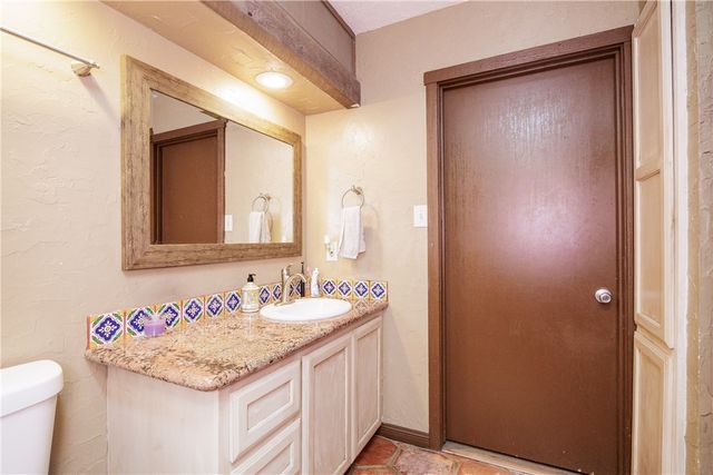 5335 E Riverview Dr, Robstown, TX 78380