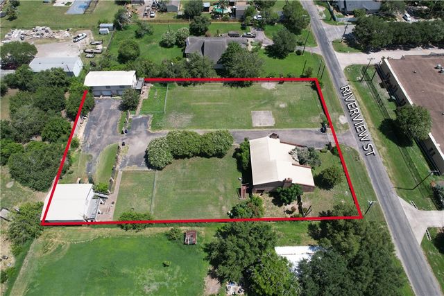 5335 E Riverview Dr, Robstown, TX 78380