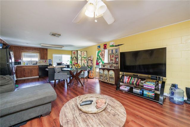 5335 E Riverview Dr, Robstown, TX 78380