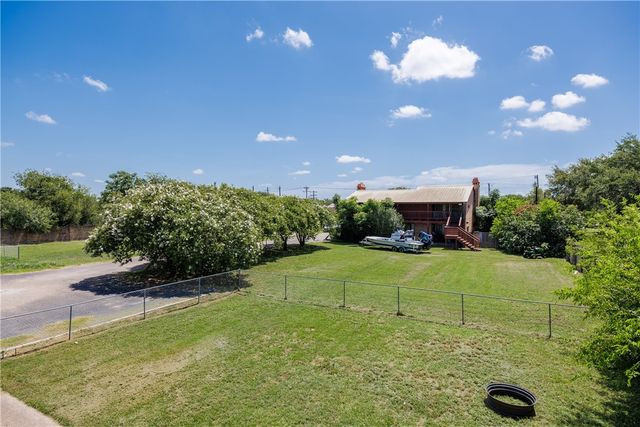 5335 E Riverview Dr, Robstown, TX 78380