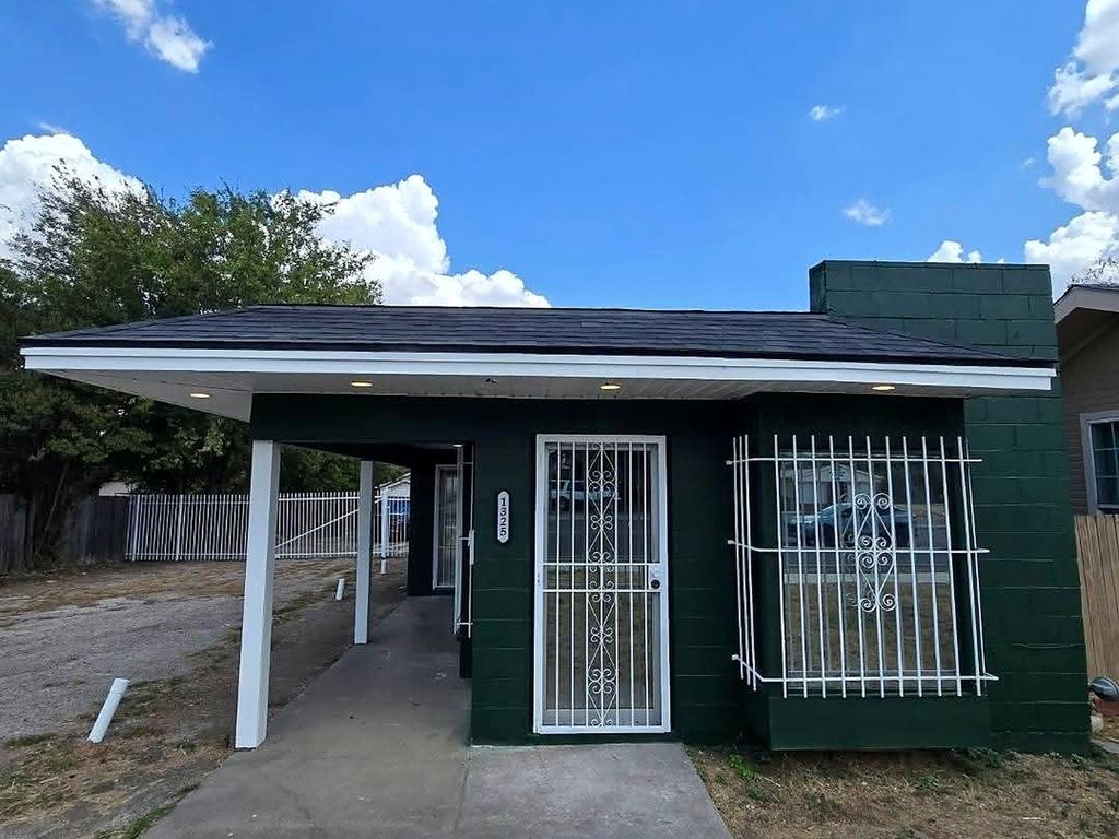 1325 S Riverside Drive, Fort Worth, TX 76104 — exterior