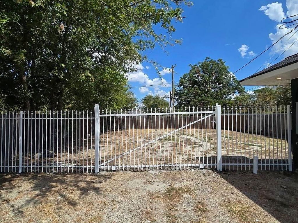 1325 S Riverside Drive, Fort Worth, TX 76104 — photo 4