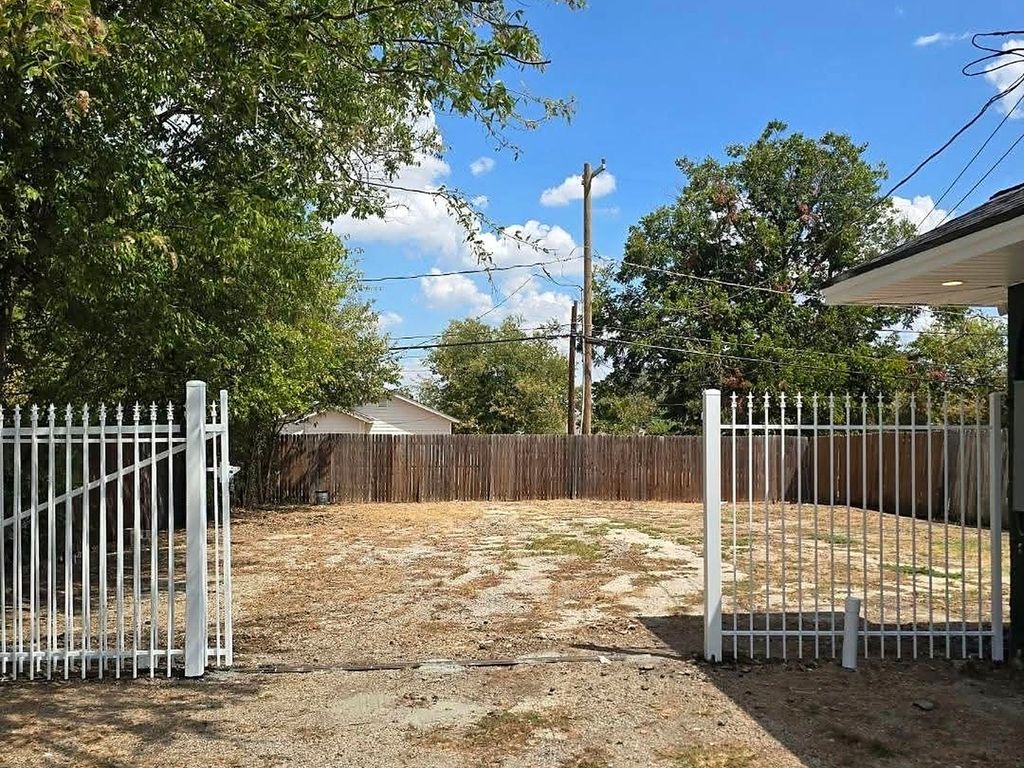 1325 S Riverside Drive, Fort Worth, TX 76104 — photo 5