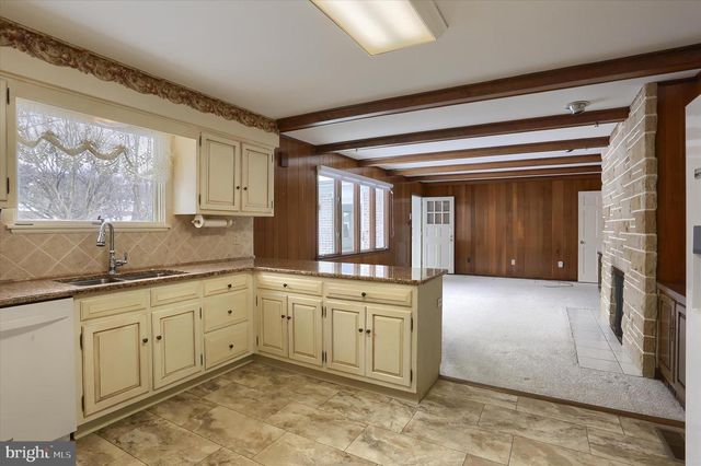 864 HILLTOP RD, Lemoyne, PA 17043