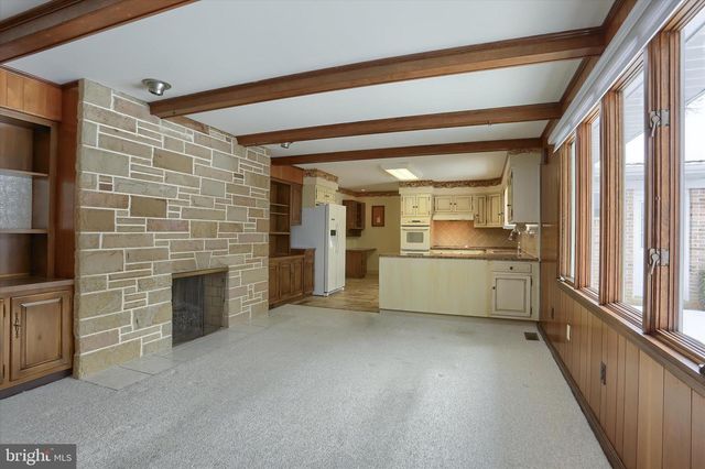 864 HILLTOP RD, Lemoyne, PA 17043